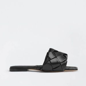 Bottega Veneta The Rubber Lido Flat Sandals